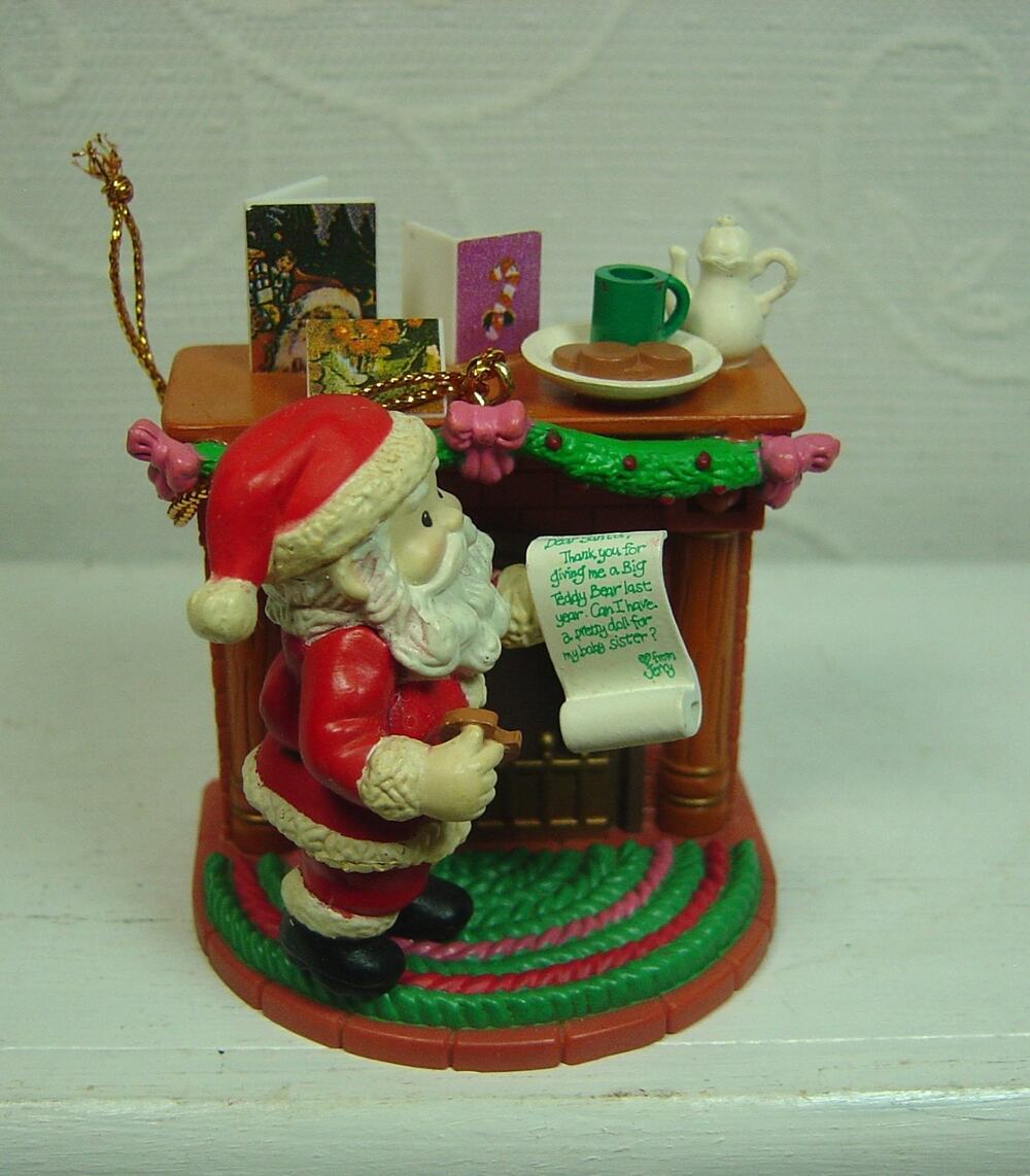 VINTAGE LUSTRE FAME ORNAMENT-SANTA BY FIREPLACE READING A LETTER-1995-NO BOX